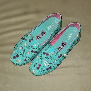 TOMS Women's Turquoise Flamingo & Cactus Print Alpargatas, Size 5.5 🦩🌵